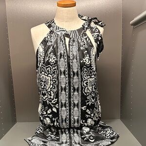 White House, black market Floral Women's Top